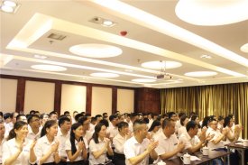 逆勢上揚，再創(chuàng)輝煌—新思路裝飾召開年中工作